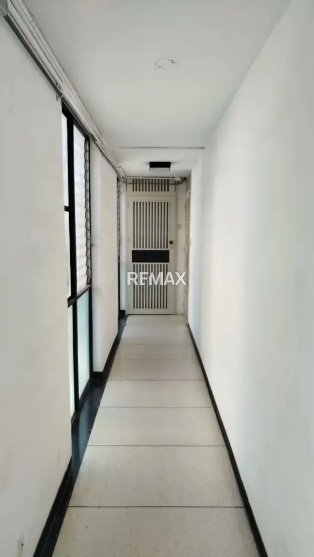 OFICINA EJECUTIVA, EN VENTA, EN ZONA ESTRATÉGICA DE LOS DOS CAMINOS - 7
