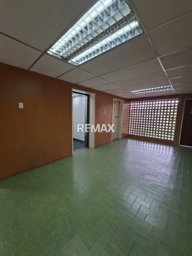 OFICINA EN VENTA 75MTS LOS CHAGUARAMOS - 3
