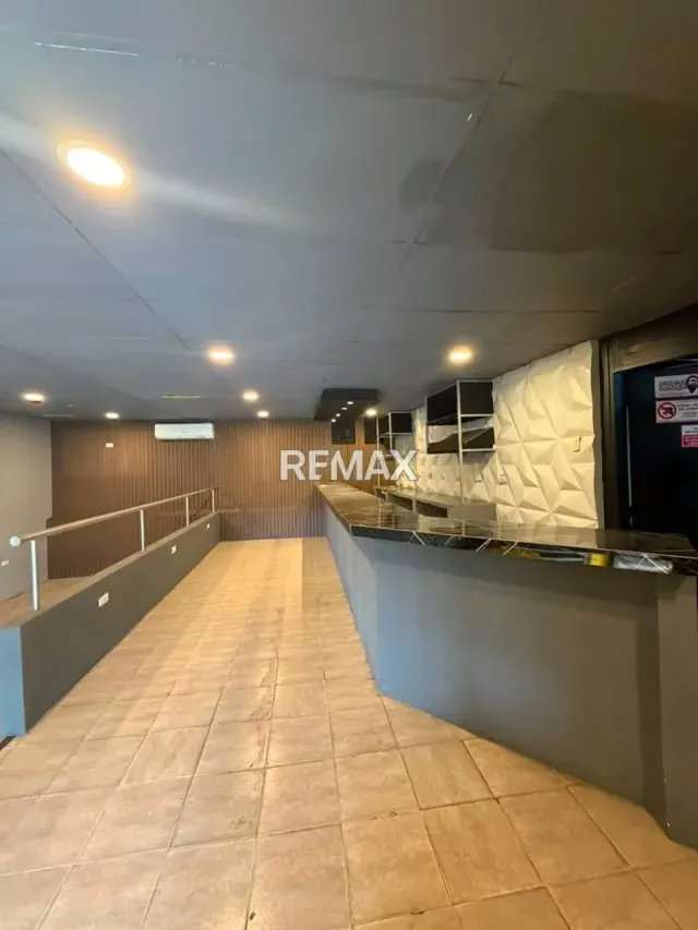EN ALQUILER Local comercial de 100 Mts2 Ubicado en la avenida principal de la zona industrial de Paramillo. - 3