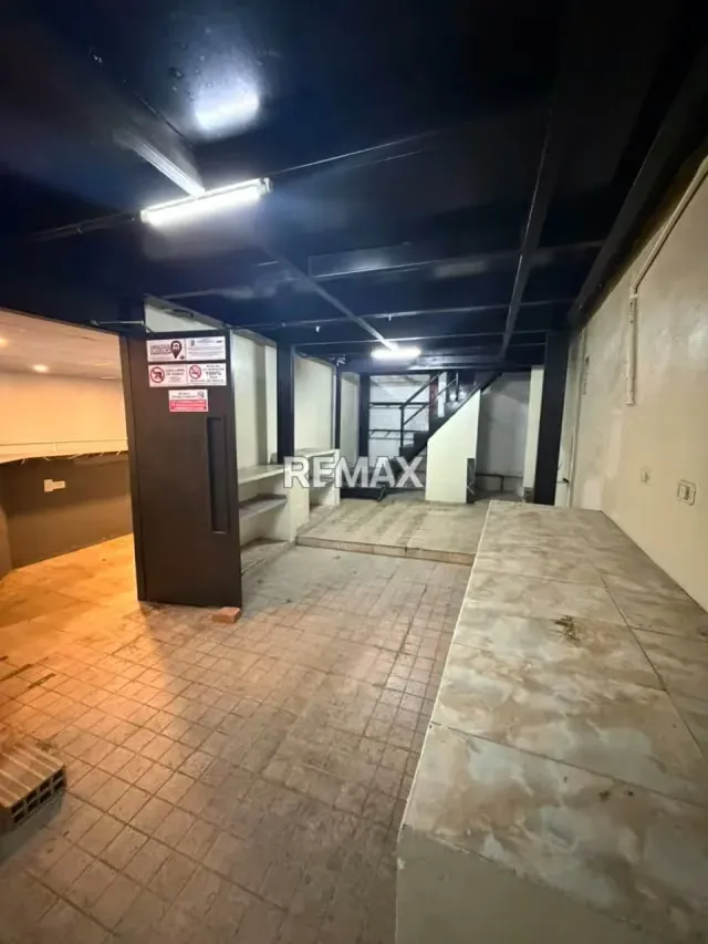 EN ALQUILER Local comercial de 100 Mts2 Ubicado en la avenida principal de la zona industrial de Paramillo. - 7