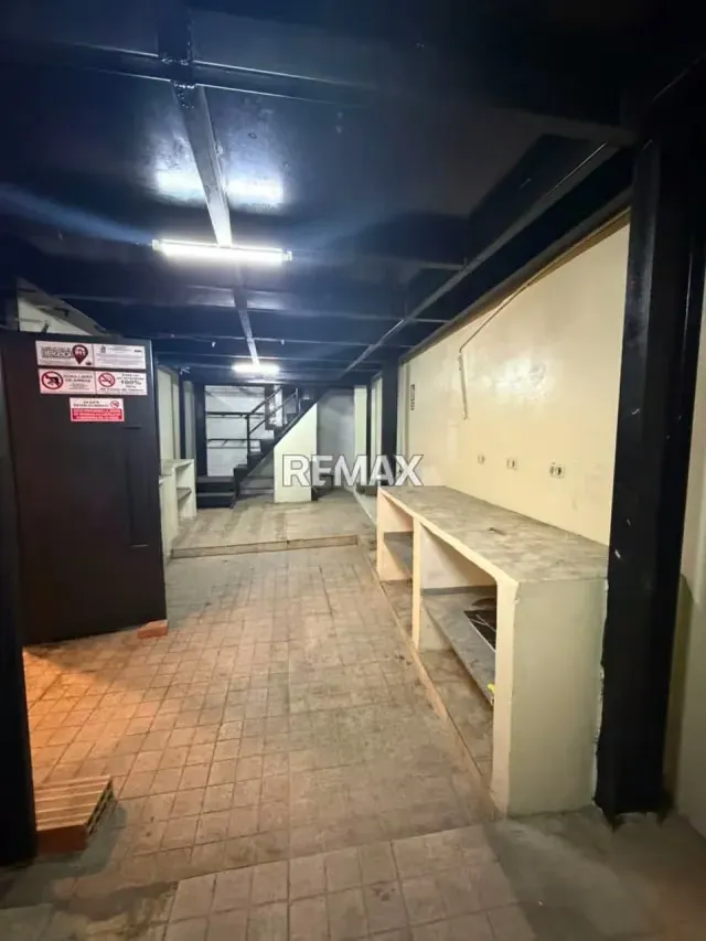 EN ALQUILER Local comercial de 100 Mts2 Ubicado en la avenida principal de la zona industrial de Paramillo. - 8
