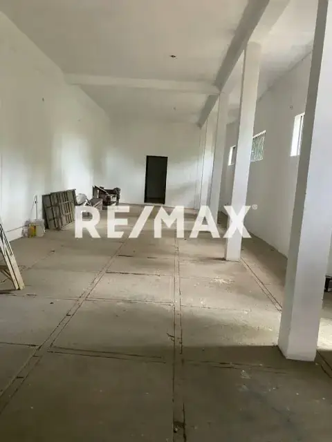 Alquiler de Local Comercial en la Piedad Av. Intercomunal Cabudare Acarigua Ideal para depósito fabrica y para estacionamiento