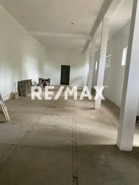 Alquiler de Local Comercial en la Piedad Av. Intercomunal Cabudare Acarigua Ideal para depósito fabrica y para estacionamiento