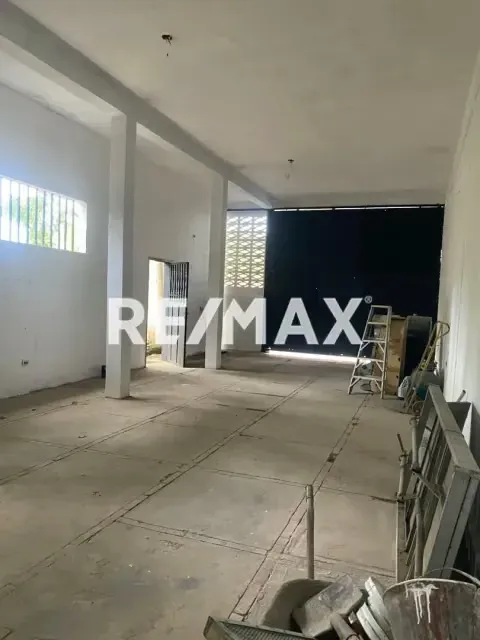 Alquiler de Local Comercial en la Piedad Av. Intercomunal Cabudare Acarigua Ideal para depósito fabrica y para estacionamiento - 2
