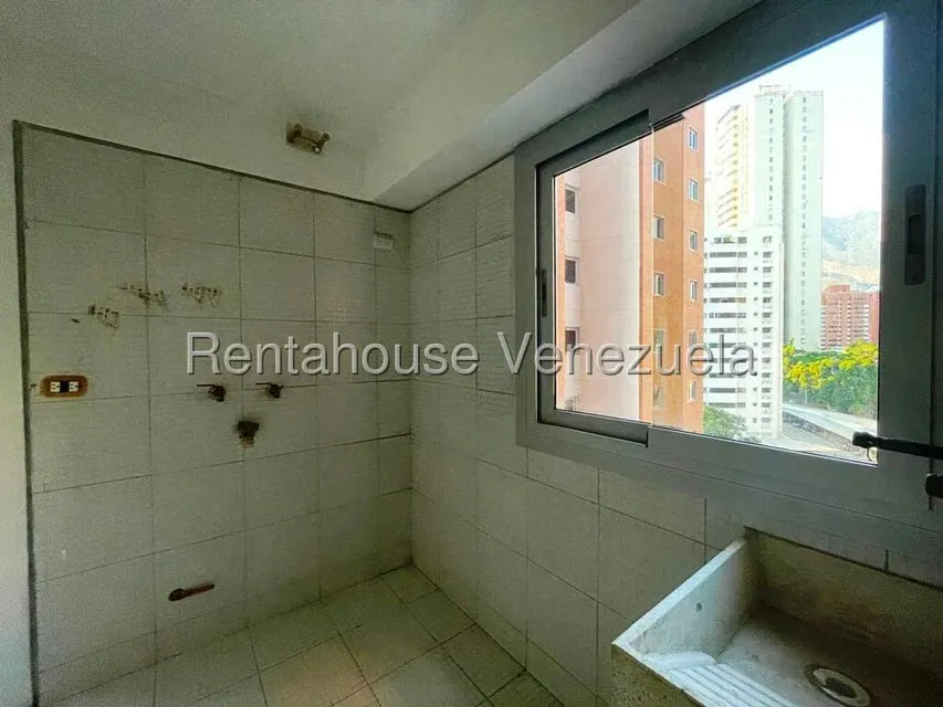 Apartamento (1 Nivel) en Venta en Los Dos Caminos, Distrito Metropolitano - 40