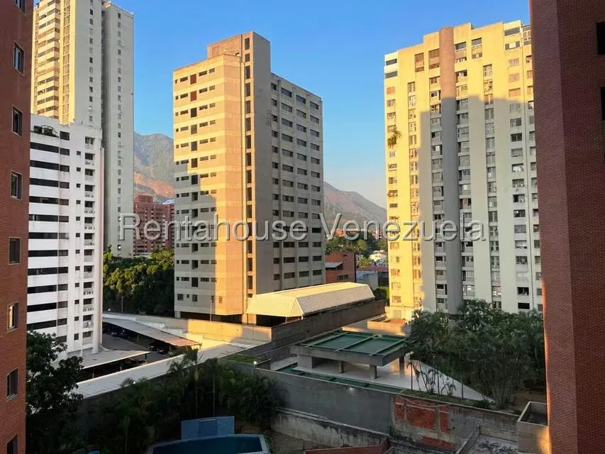 Apartamento (1 Nivel) en Venta en Los Dos Caminos, Distrito Metropolitano - 45