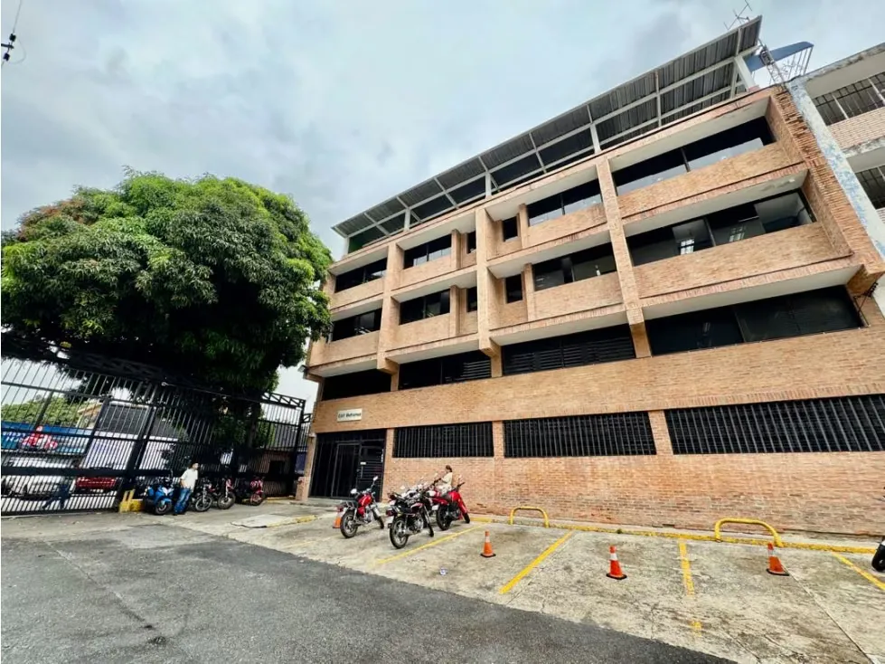 Se vende edificio industrial 2.666m2 Los Ruices
