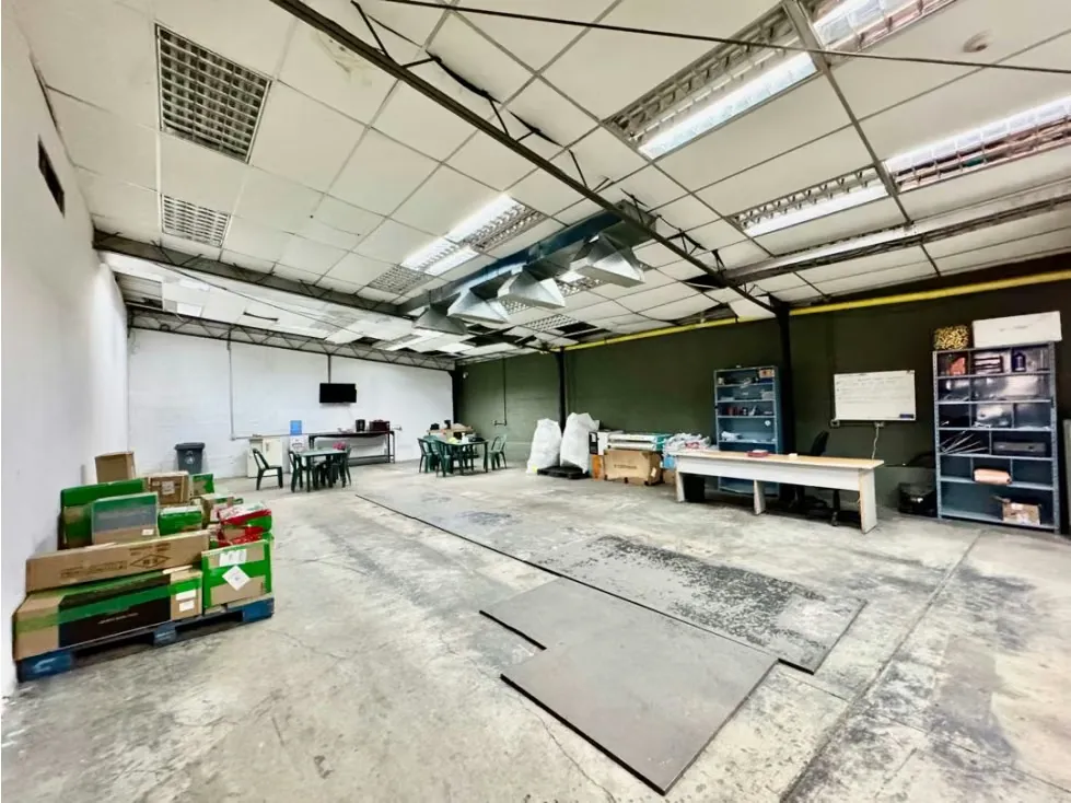 Se vende edificio industrial 2.666m2 Los Ruices - 6