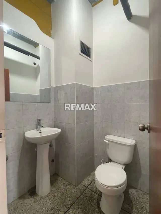 LOCAL COMERCIAL EN ALQUILER AV.MIRANDA - 4