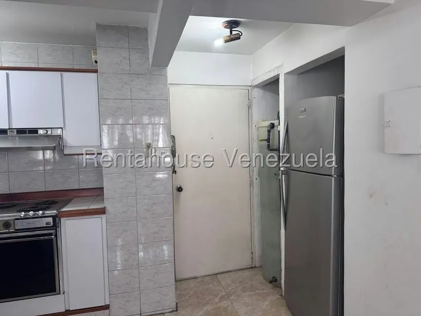 Apartamento (1 Nivel) en Alquiler en Los Palos Grandes, Distrito Metropolitano - 11