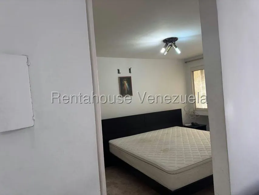 Apartamento (1 Nivel) en Alquiler en Los Palos Grandes, Distrito Metropolitano - 12