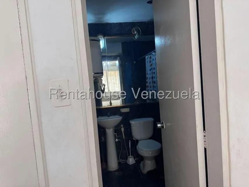 Apartamento (1 Nivel) en Alquiler en Los Palos Grandes, Distrito Metropolitano - 16