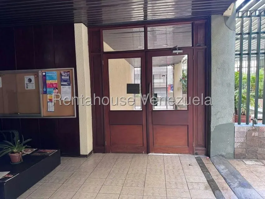 Apartamento (1 Nivel) en Alquiler en Los Palos Grandes, Distrito Metropolitano - 21