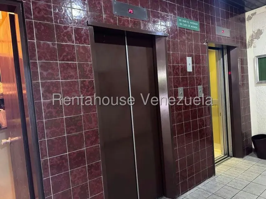 Apartamento (1 Nivel) en Alquiler en Los Palos Grandes, Distrito Metropolitano - 22