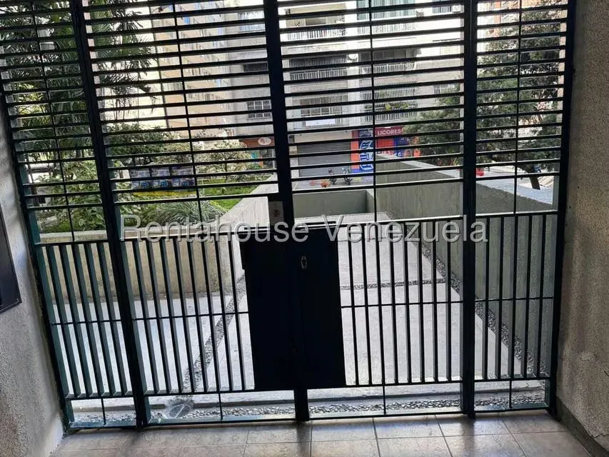 Apartamento (1 Nivel) en Alquiler en Los Palos Grandes, Distrito Metropolitano - 25