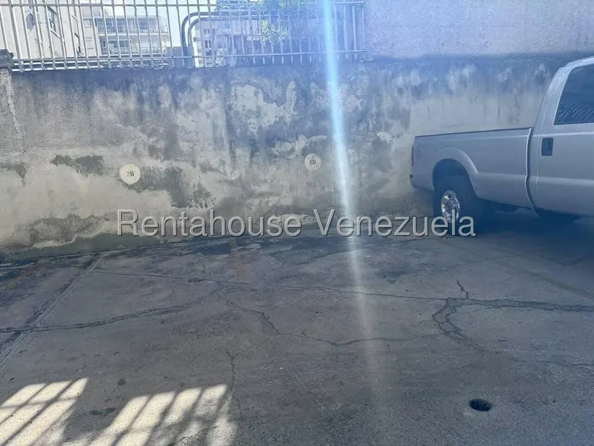 Apartamento (1 Nivel) en Alquiler en Los Palos Grandes, Distrito Metropolitano - 26