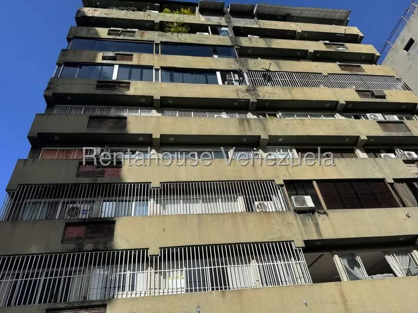 Apartamento (1 Nivel) en Alquiler en Los Palos Grandes, Distrito Metropolitano - 27