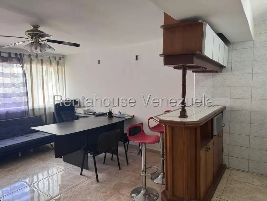 Apartamento (1 Nivel) en Alquiler en Los Palos Grandes, Distrito Metropolitano - 9