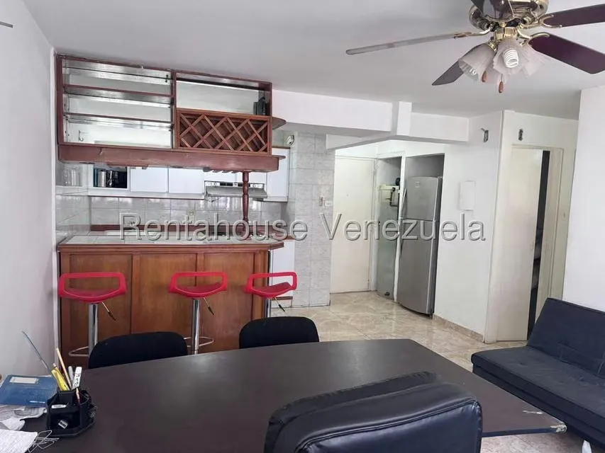 Apartamento (1 Nivel) en Alquiler en Los Palos Grandes, Distrito Metropolitano - 10