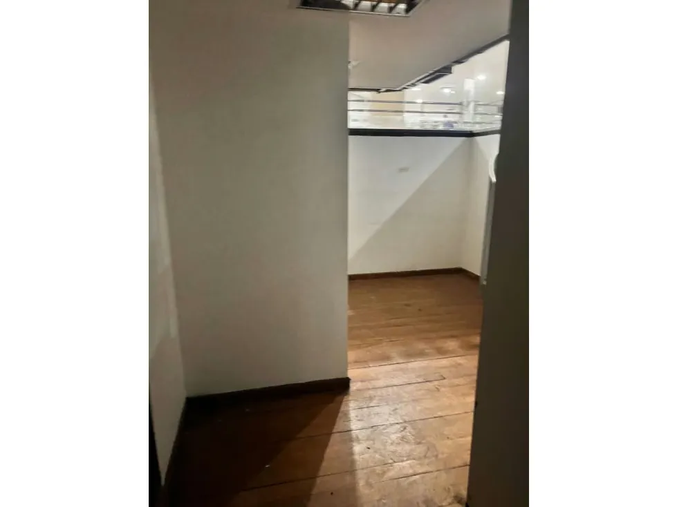 Local/alquiler/PARQUECANAIMA/ 80m/mezzanina/baño - 3