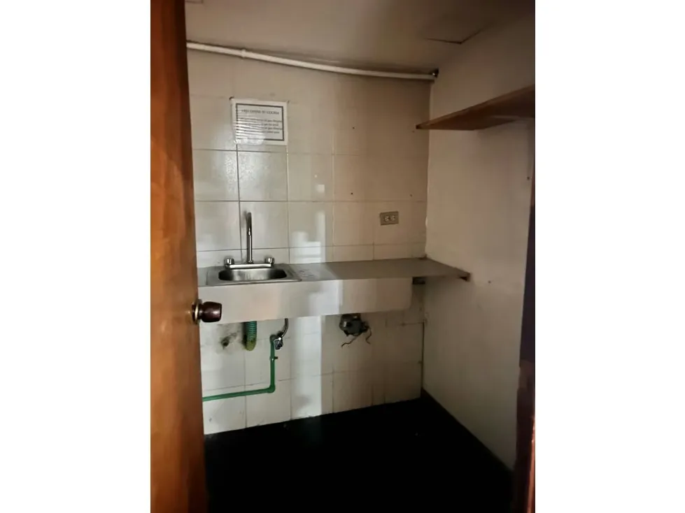 Local/alquiler/PARQUECANAIMA/ 80m/mezzanina/baño - 8