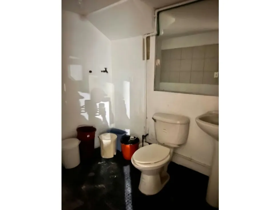 Local/alquiler/PARQUECANAIMA/ 80m/mezzanina/baño - 9