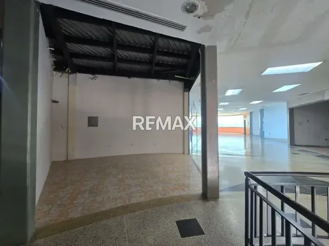 LOCAL COMERCIAL EN ALQUILER EN CABIMAS CENTER (OBRA GRIS) - 4