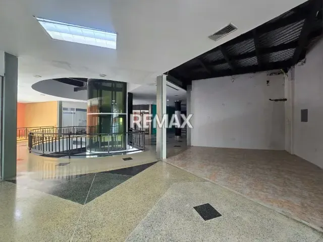 LOCAL COMERCIAL EN ALQUILER EN CABIMAS CENTER (OBRA GRIS) - 5
