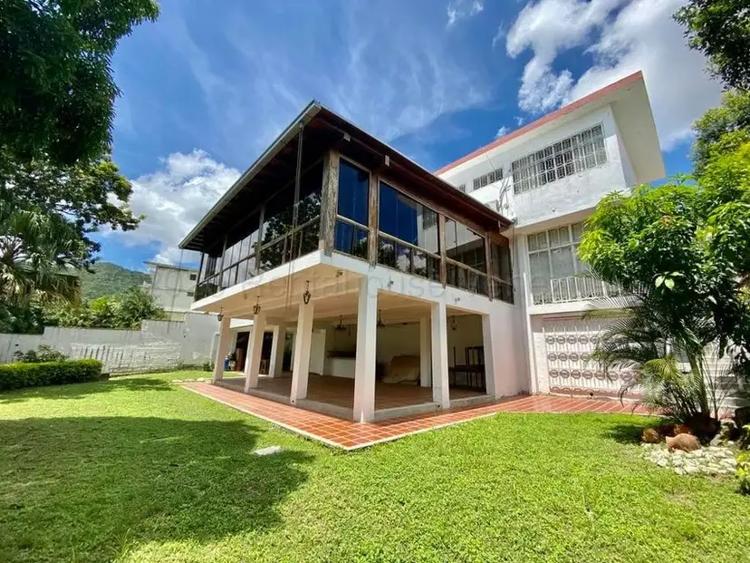 Casa (Multipes Niveles) en Venta en Prados del Este, Distrito Metropolitano