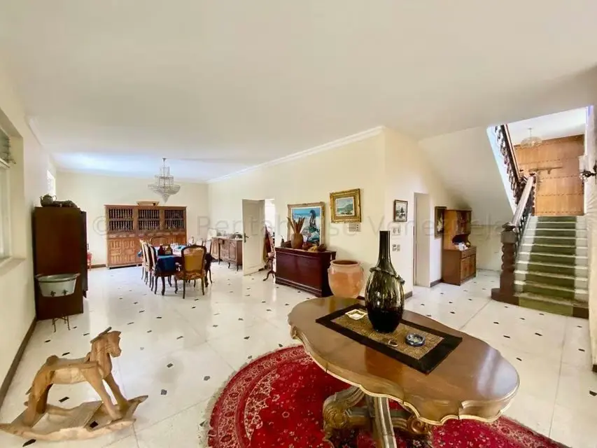 Casa (Multipes Niveles) en Venta en Prados del Este, Distrito Metropolitano - 2