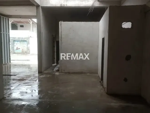 En venta local de 108 m² en obra gris con platabanda en zona centro oeste - 9