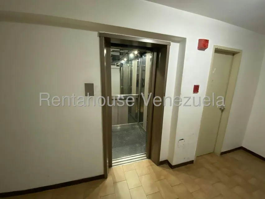 Apartamento (1 Nivel) en Venta en Guaicay, Distrito Metropolitano - 14