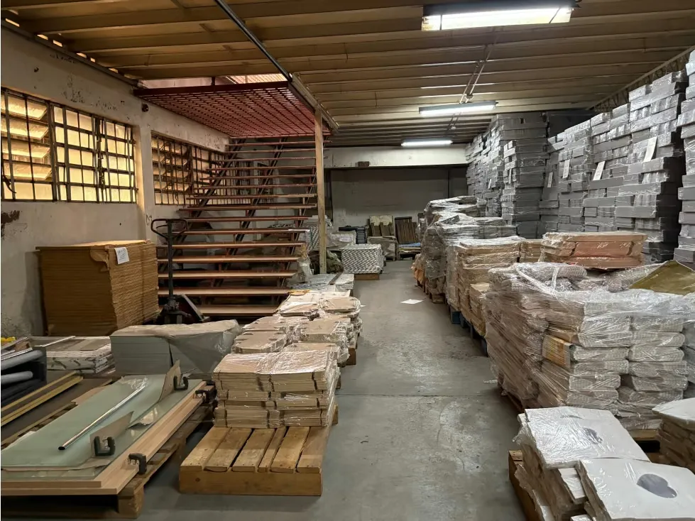 SE VENDE GALPON INDUSTRIAL EN EL LLANITO 1.749 M2 - 19