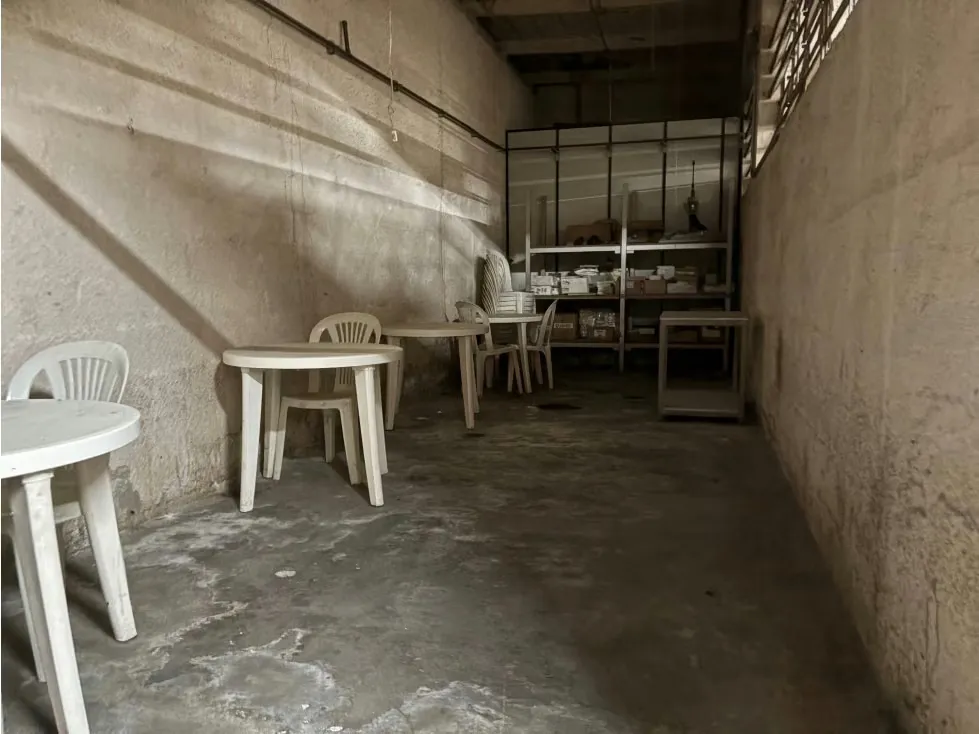 SE VENDE GALPON INDUSTRIAL EN EL LLANITO 1.749 M2 - 20