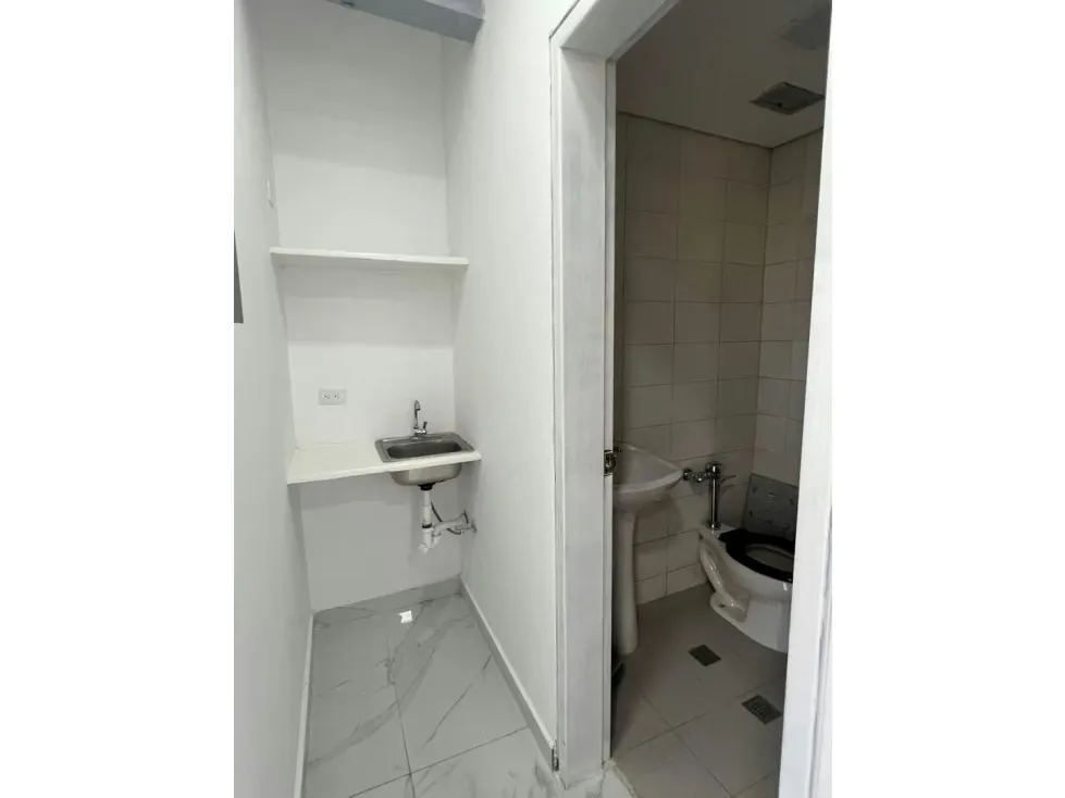 Alquilo oficina 70m2 La Lagunita 9673 - 3