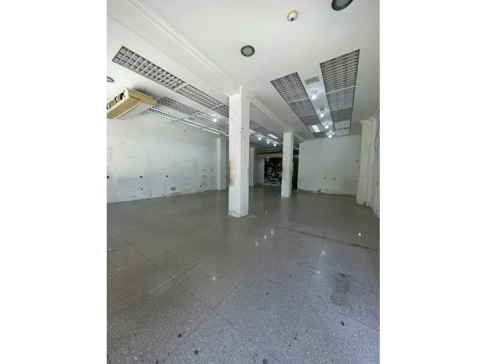 LOCAL COMERCIAL - AV. ROOSVELT - 160 Mts2 - 4