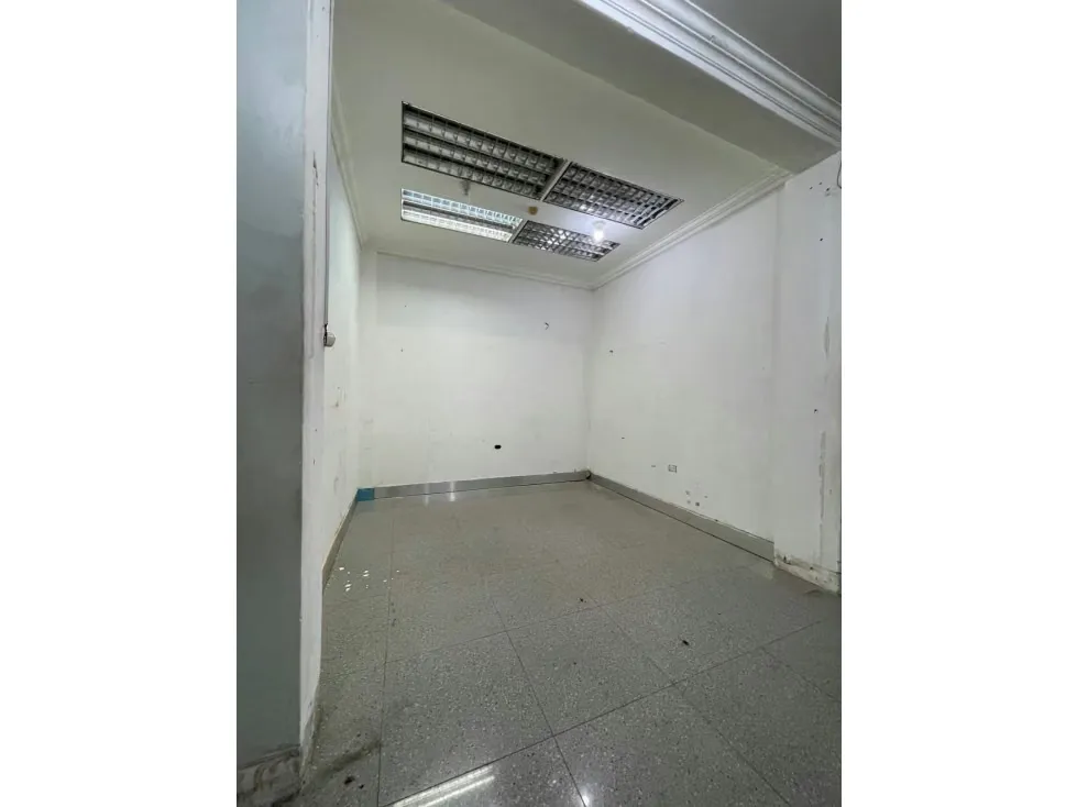 LOCAL COMERCIAL - AV. ROOSVELT - 160 Mts2 - 7