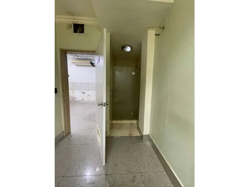 LOCAL COMERCIAL - AV. ROOSVELT - 160 Mts2 - 10