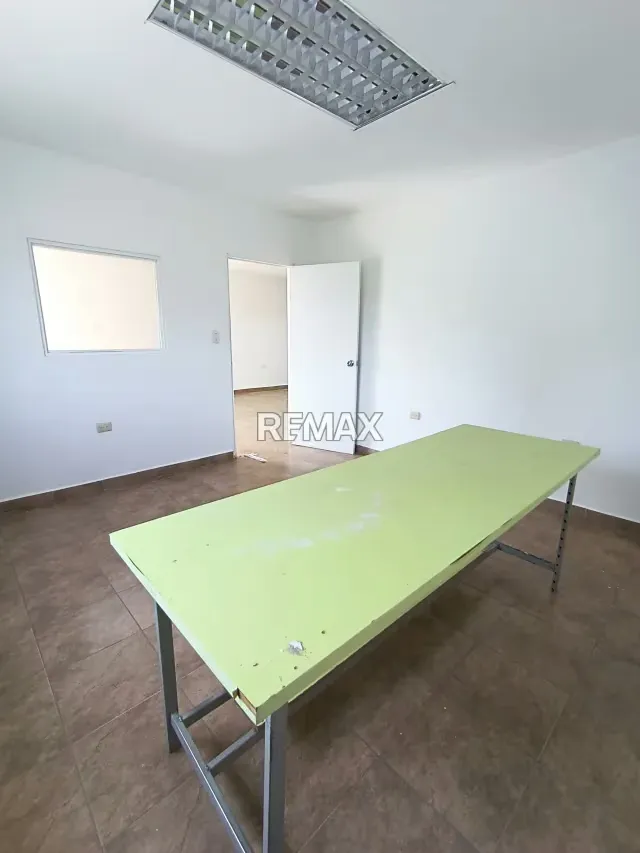 Local Comercial en ¨Porlamar Av. Llano Adentro Piso 1 - 4