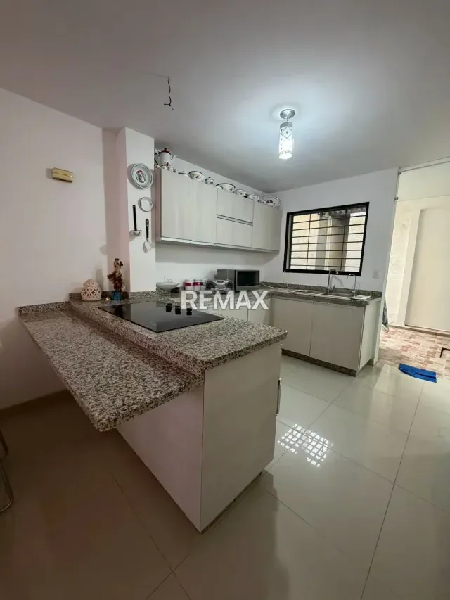 Casa en Venta en Cabudare en conjunto moderno con planta eléctrica integral y - 13