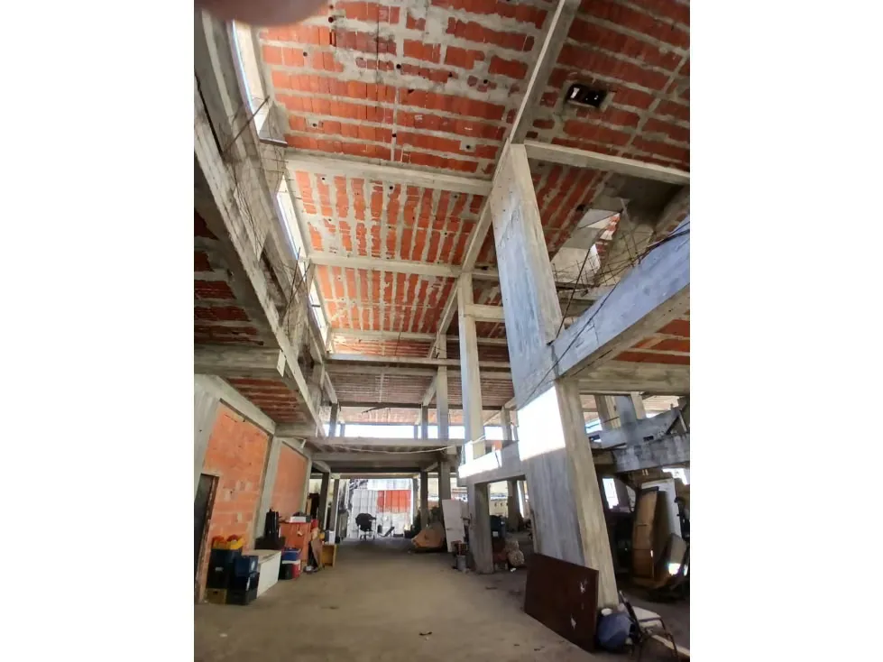 Se Vende EDF.COMC.-13.118m²+2SOT.+1PB+1MZ+5Plantas-Quinta Crespo-RG - 2