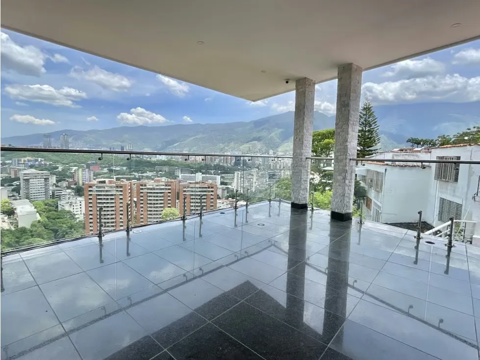 Se vende casa 600 m2 4h+s/3.5b+s/10p Clna de Los Chaguaramos