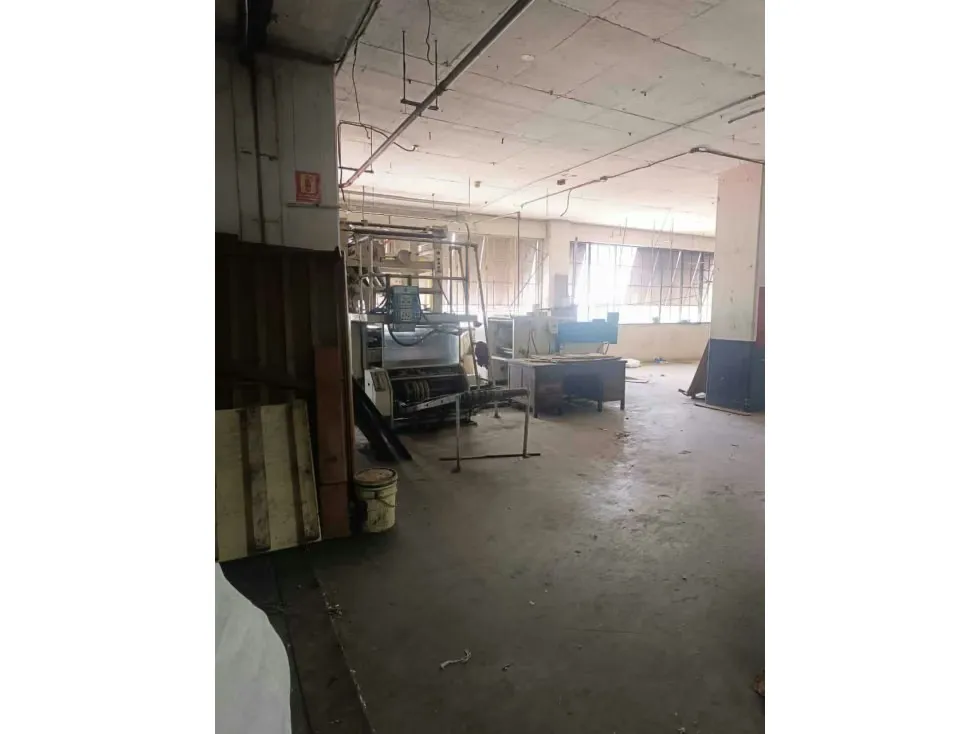 Vendo local comercial c/ galpón 1049m2 Lebrun 2150