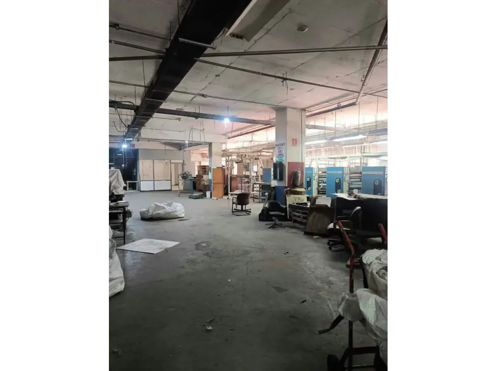 Vendo local comercial c/ galpón 1049m2 Lebrun 2150 - 12