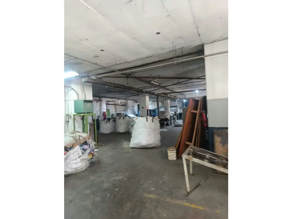 Vendo local comercial c/ galpón 1049m2 Lebrun 2150 - 13