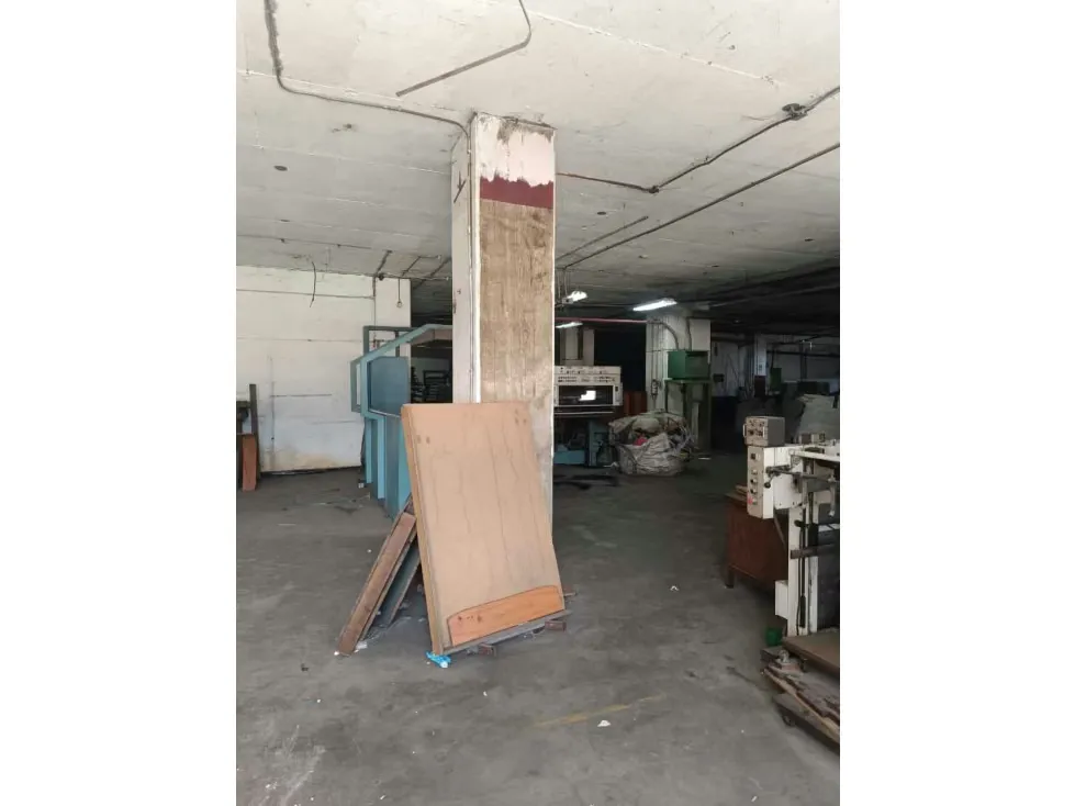 Vendo local comercial c/ galpón 1049m2 Lebrun 2150 - 14
