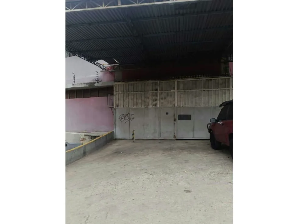 Vendo local comercial c/ galpón 1049m2 Lebrun 2150 - 4