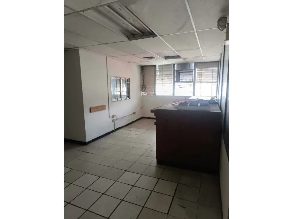 Vendo local comercial c/ galpón 1049m2 Lebrun 2150 - 6