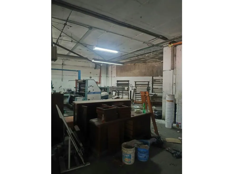 Vendo local comercial c/ galpón 1049m2 Lebrun 2150 - 10
