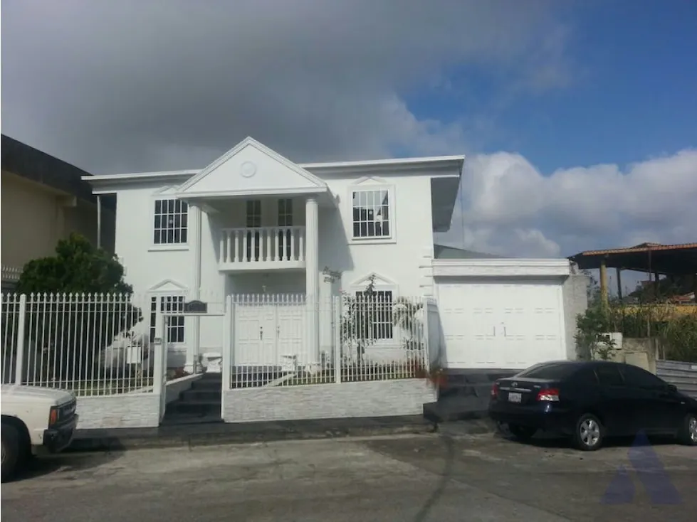 Vendo casa 600m2 Parque El Retiro 3904